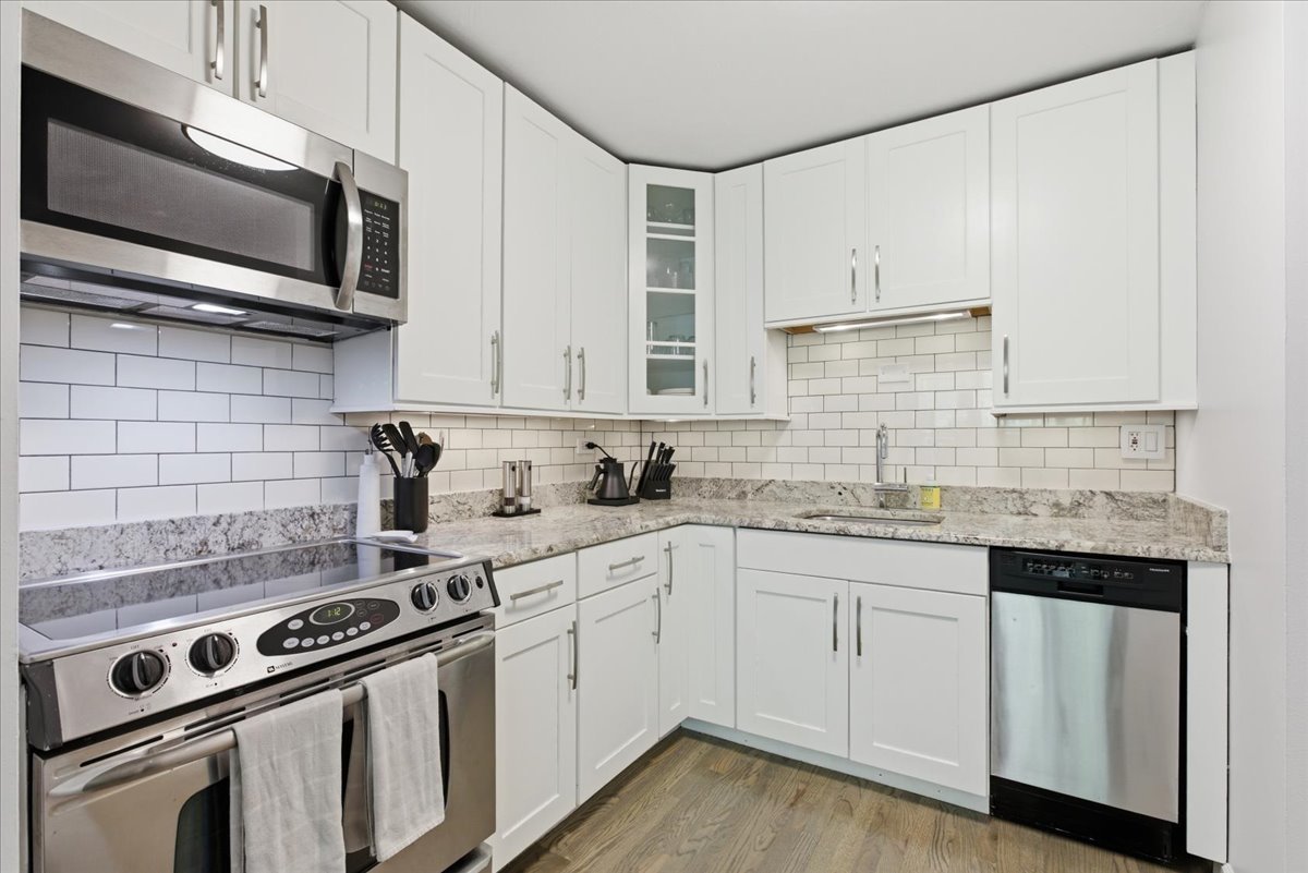 30 East Division Street, Unit 2A Chicago, IL 60610 - Photo 5 of 11