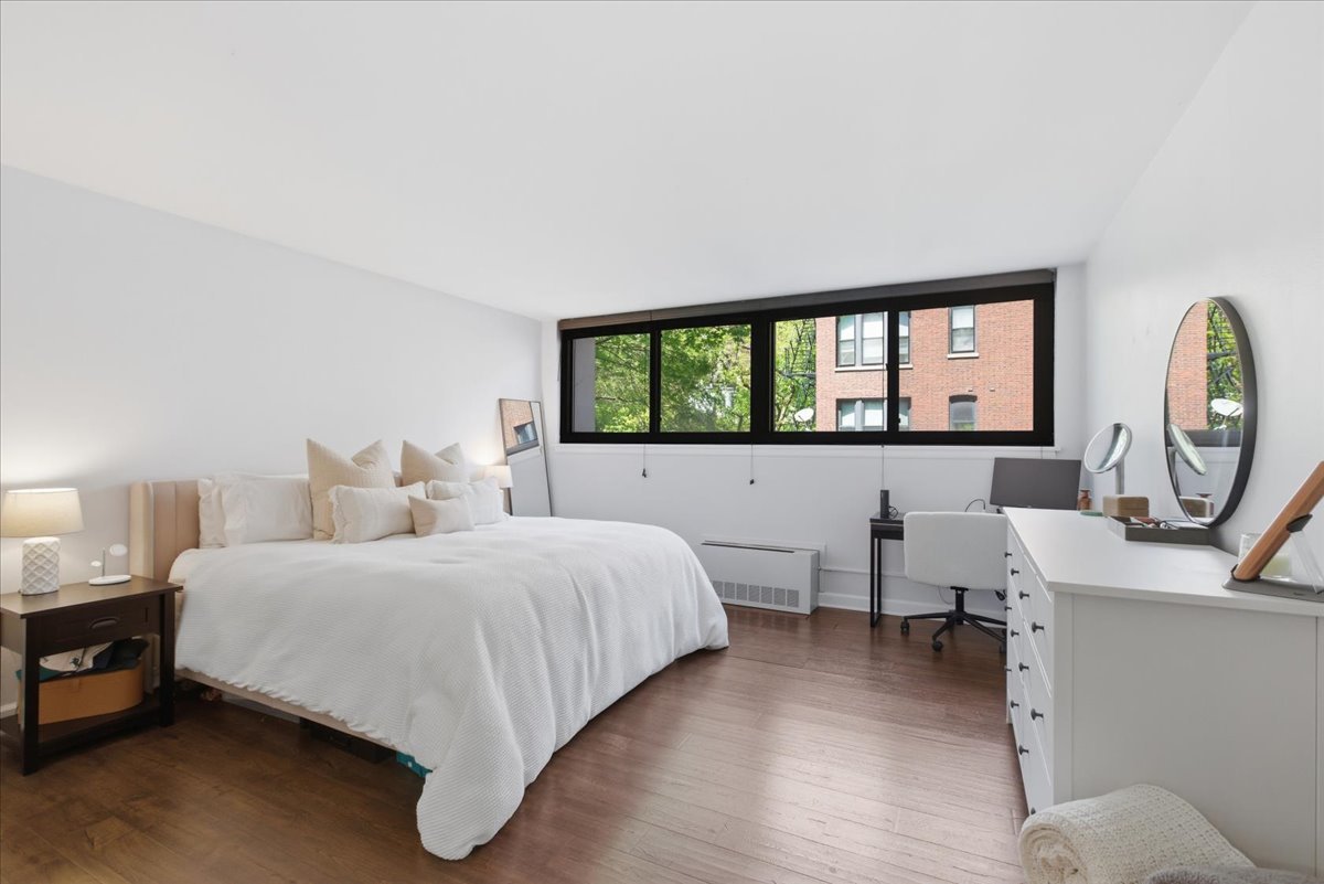 30 East Division Street, Unit 2A Chicago, IL 60610 - Photo 7 of 11
