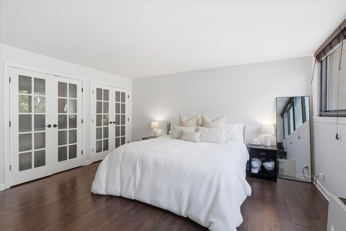 30 East Division Street, Unit 2A Chicago, IL 60610 - Photo 8 of 11