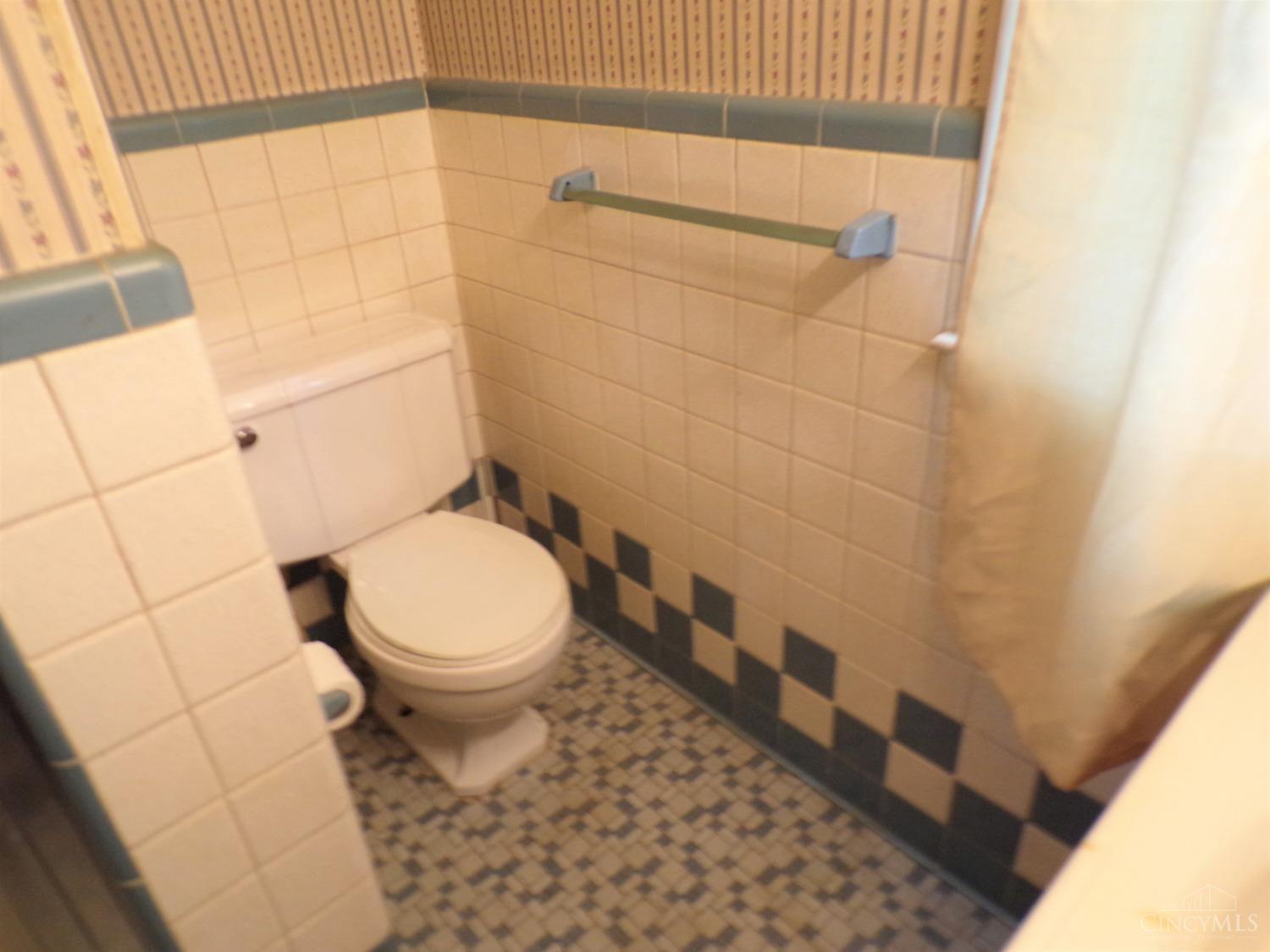 6146 Thompson Road Cincinnati, OH 45247 - Photo 21 of 29