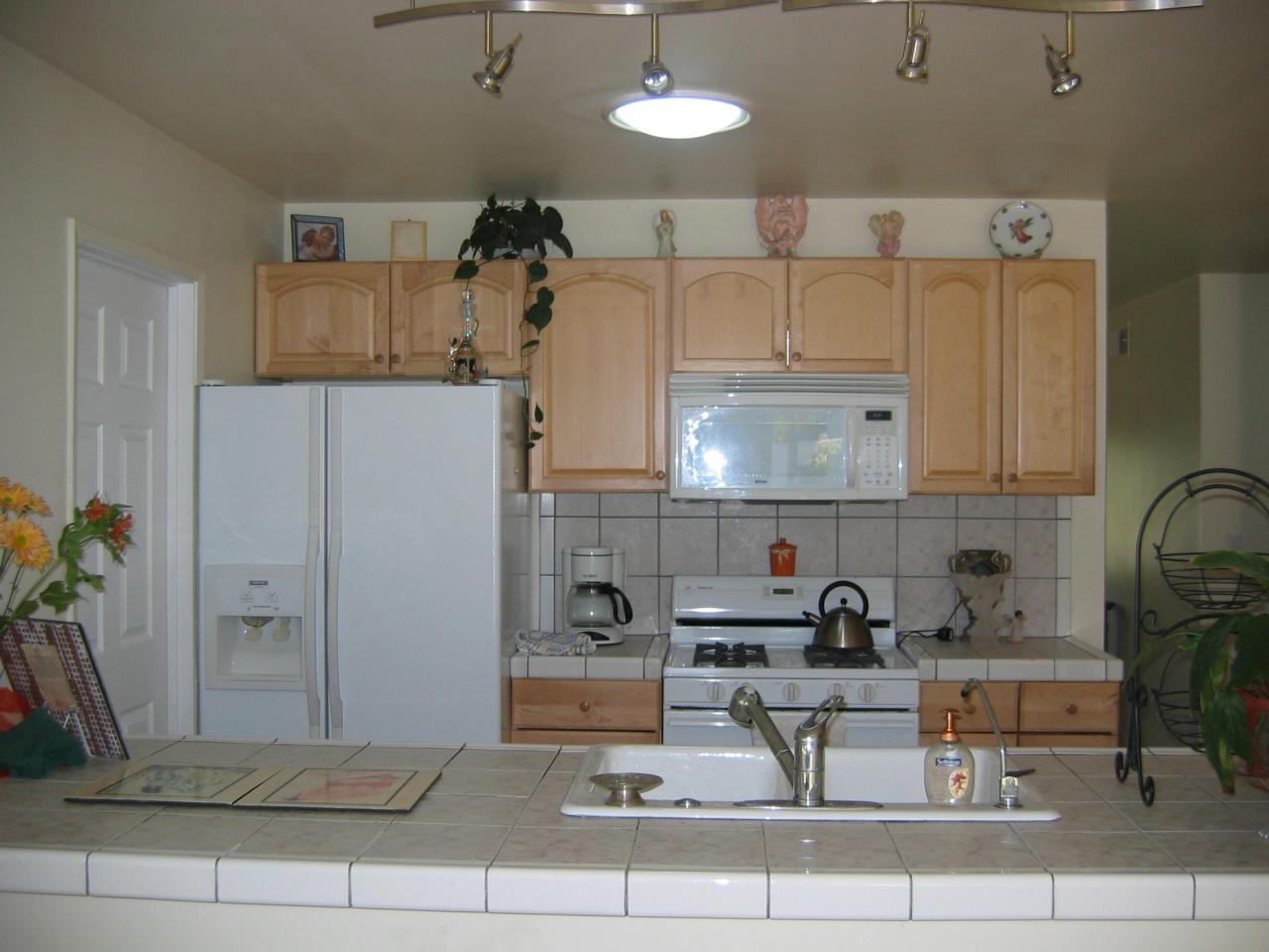 7889 Rio Vista Drive Goleta, CA 93117 - Photo 7 of 8 Kitchen
