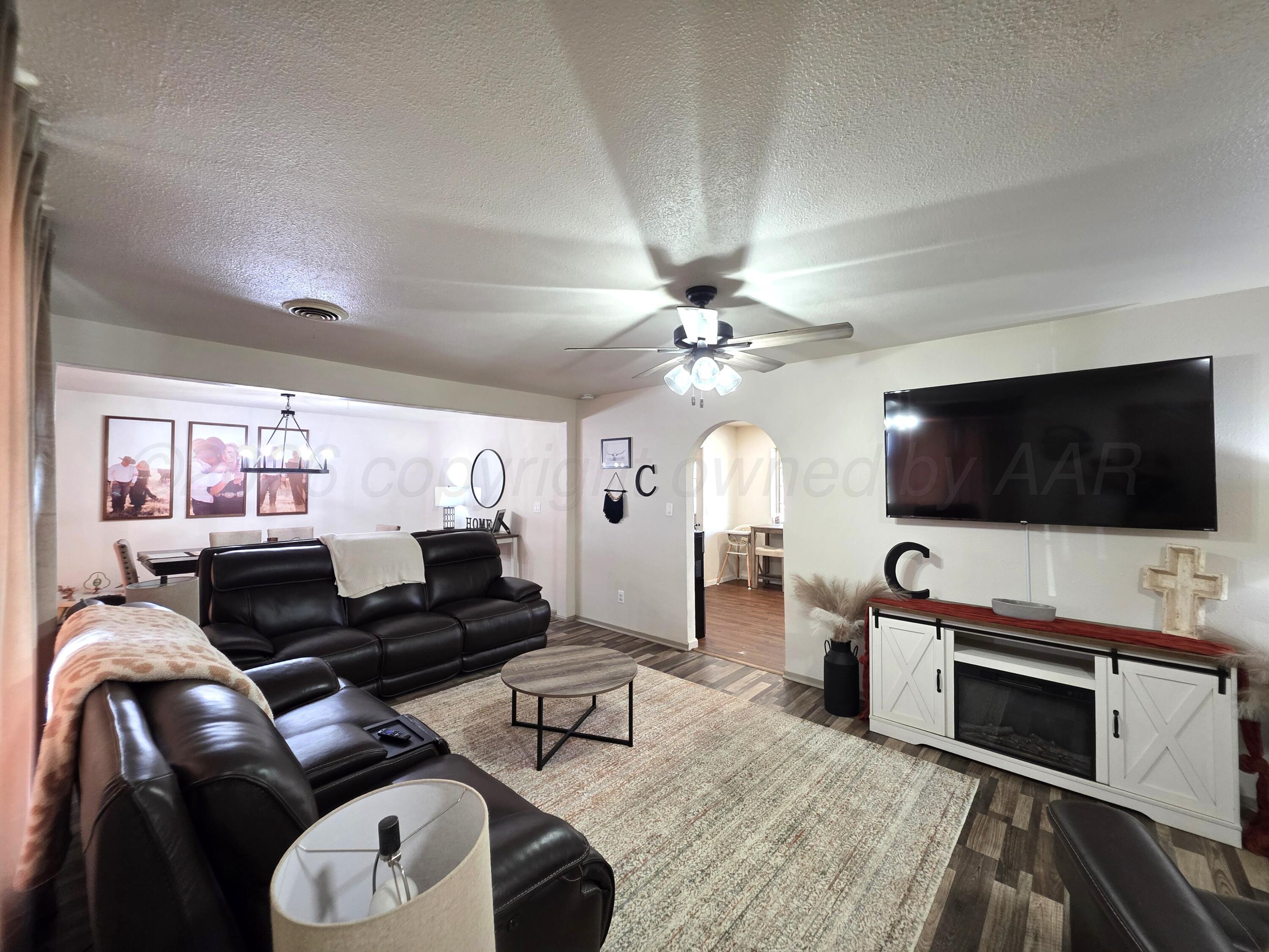 7921 Tumbleweed Road Lefors, TX 79054 - Photo 2 of 32 Living Room
