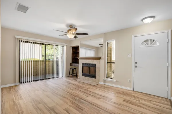 $1,200 | 3500 Tangle Brush Drive, Unit 150, The Woodlands, TX 77381