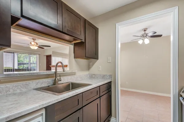 $1,200 | 3500 Tangle Brush Drive, Unit 150, The Woodlands, TX 77381