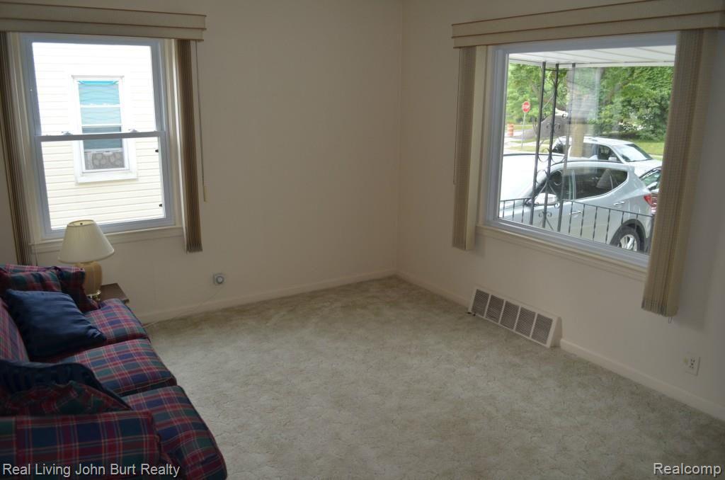 3806 Durham Road Royal Oak, MI 48073 - Photo 10 of 29 DSC_0197.jpg
