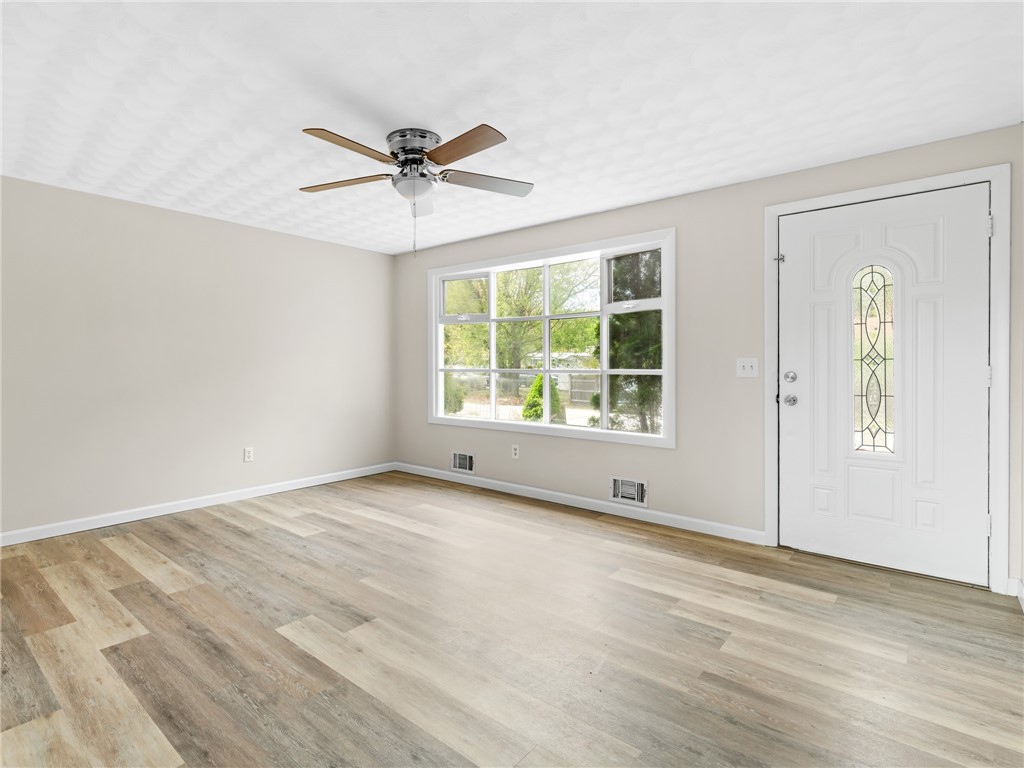 4 Ellsworth Street Warwick, RI 02886 - Photo 6 of 30 Living room