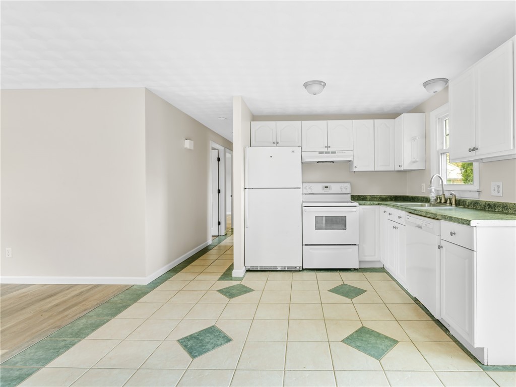 4 Ellsworth Street Warwick, RI 02886 - Photo 9 of 30 Eat-in kitchen