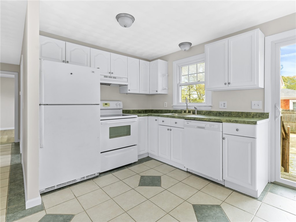 4 Ellsworth Street Warwick, RI 02886 - Photo 10 of 30 Kitchen