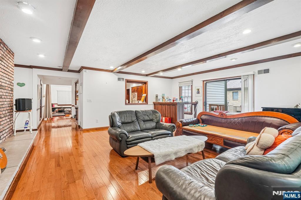 108 Morningside Road Paramus, NJ 07652 - Photo 9 of 45