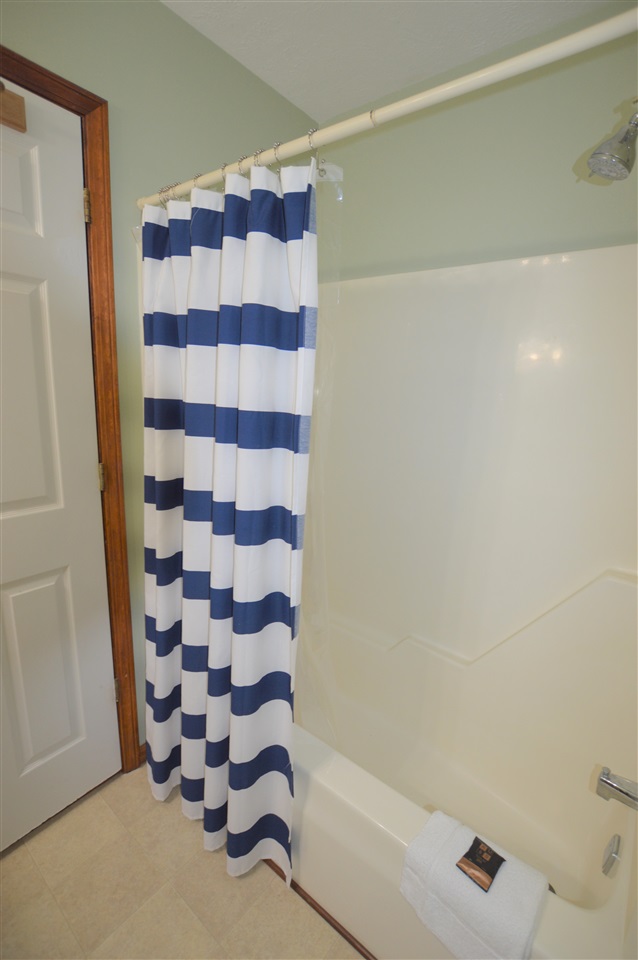 242 High Lake Road Traverse City, MI 49696 - Photo 12 of 28 1838040-11.JPG