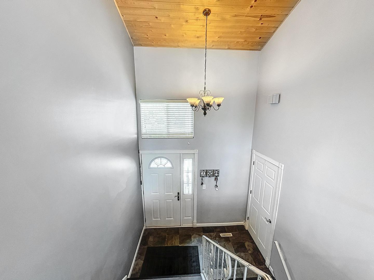 4708 Timberlane Road Crystal Lake, IL 60014 - Photo 11 of 27 Gallery Image 11
