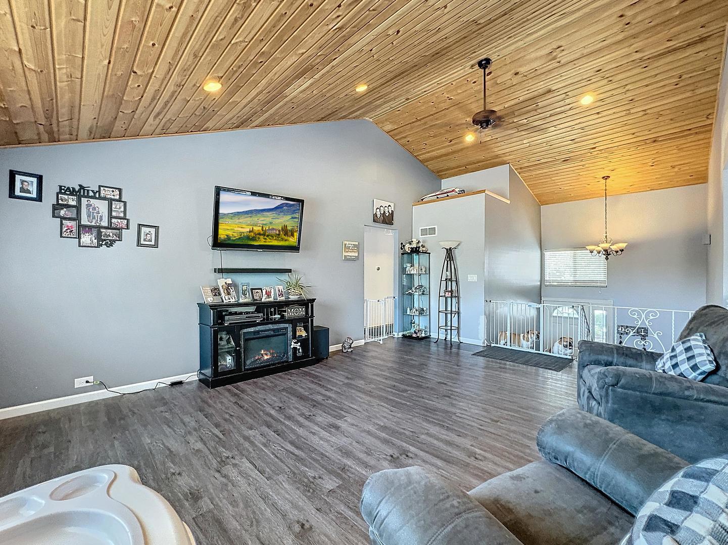 4708 Timberlane Road Crystal Lake, IL 60014 - Photo 13 of 27 Gallery Image 13