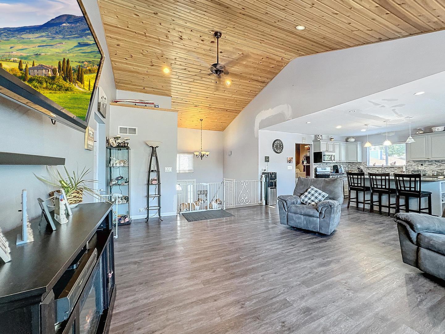 4708 Timberlane Road Crystal Lake, IL 60014 - Photo 14 of 27 Gallery Image 14