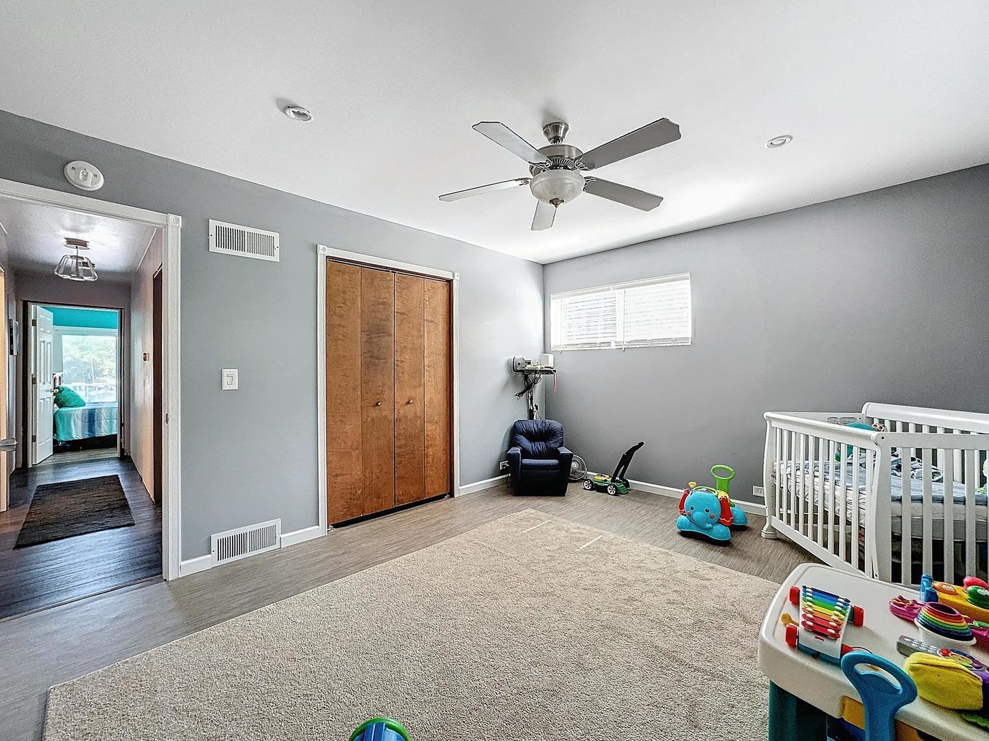 4708 Timberlane Road Crystal Lake, IL 60014 - Photo 22 of 27 Gallery Image 22