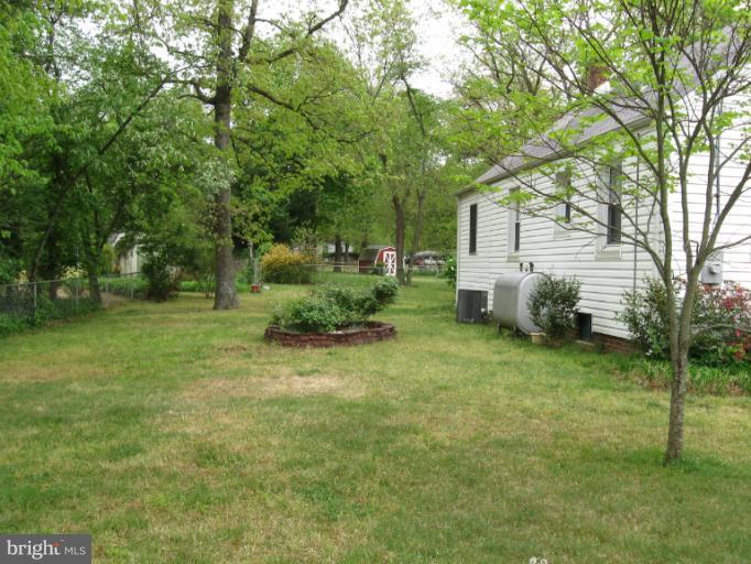 5811 Aley Road Temple Hills, MD 20748 - Photo 2 of 4 Large side yard