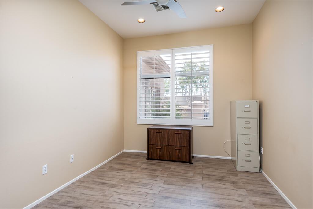 39507 Manorgate Road Palm Desert, CA 92211 - Photo 19 of 38 39507manorgaterd-lr-19