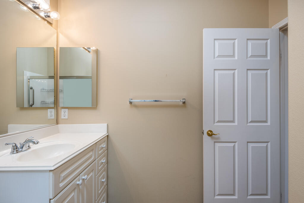 39507 Manorgate Road Palm Desert, CA 92211 - Photo 25 of 38 39507manorgaterd-lr-25