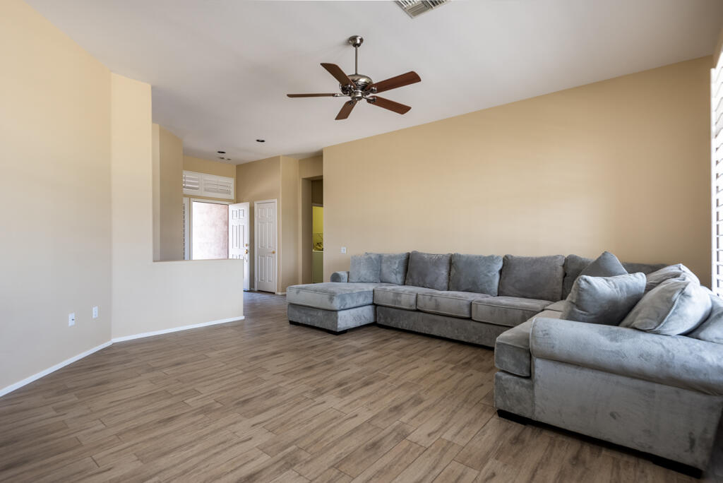 39507 Manorgate Road Palm Desert, CA 92211 - Photo 4 of 38 39507manorgaterd-lr-4
