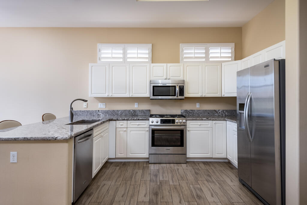 39507 Manorgate Road Palm Desert, CA 92211 - Photo 9 of 38 39507manorgaterd-lr-9