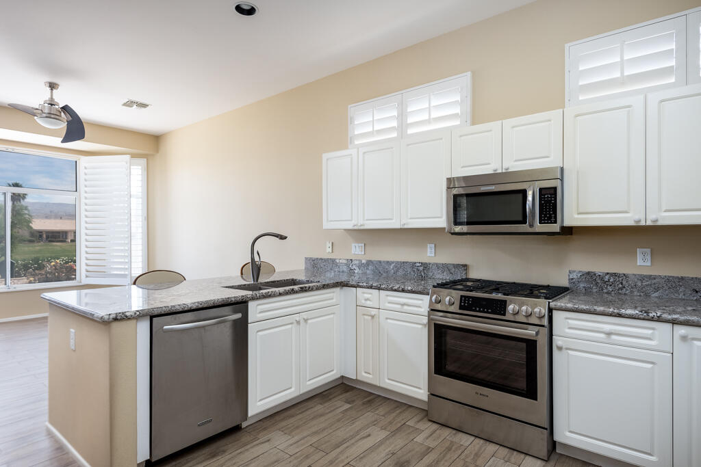39507 Manorgate Road Palm Desert, CA 92211 - Photo 10 of 38 39507manorgaterd-lr-10