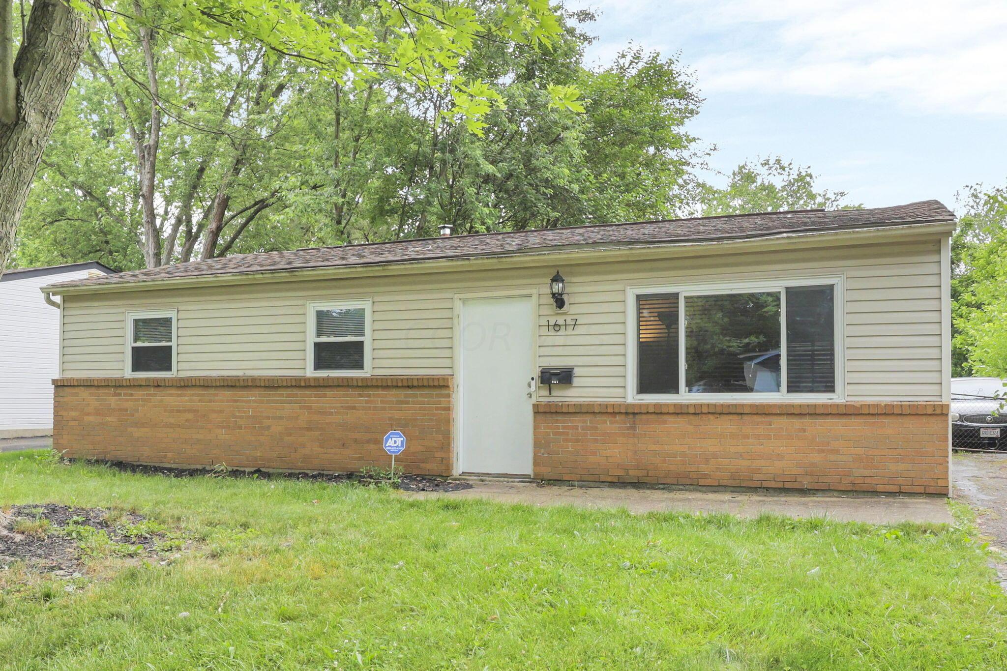 1617 Striebel Road Columbus, OH 43227 - Photo 4 of 48 4-web-or-mls-011A1747 - Copy