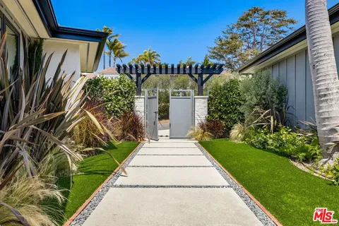 $3,959,000 | 17810 Sabbiadoro Way, Pacific Palisades, CA 90272