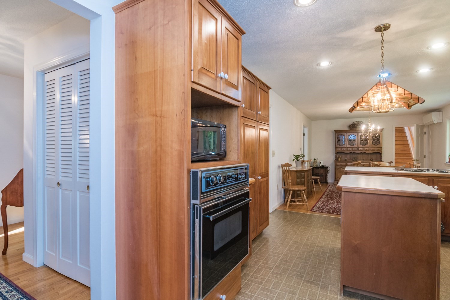 166 Harkness Road Amherst, MA 01002 - Photo 13 of 42 Gallery Image 13