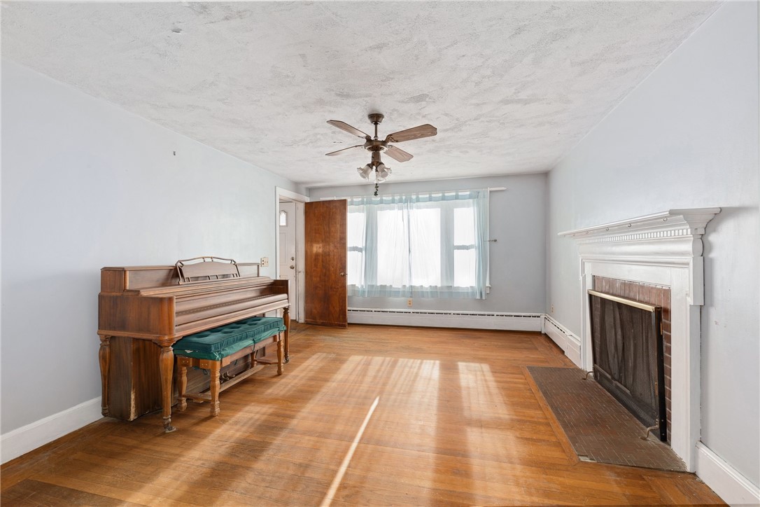 917 Major Potter Road Warwick, RI 02818 - Photo 4 of 39 Gallery Image 4