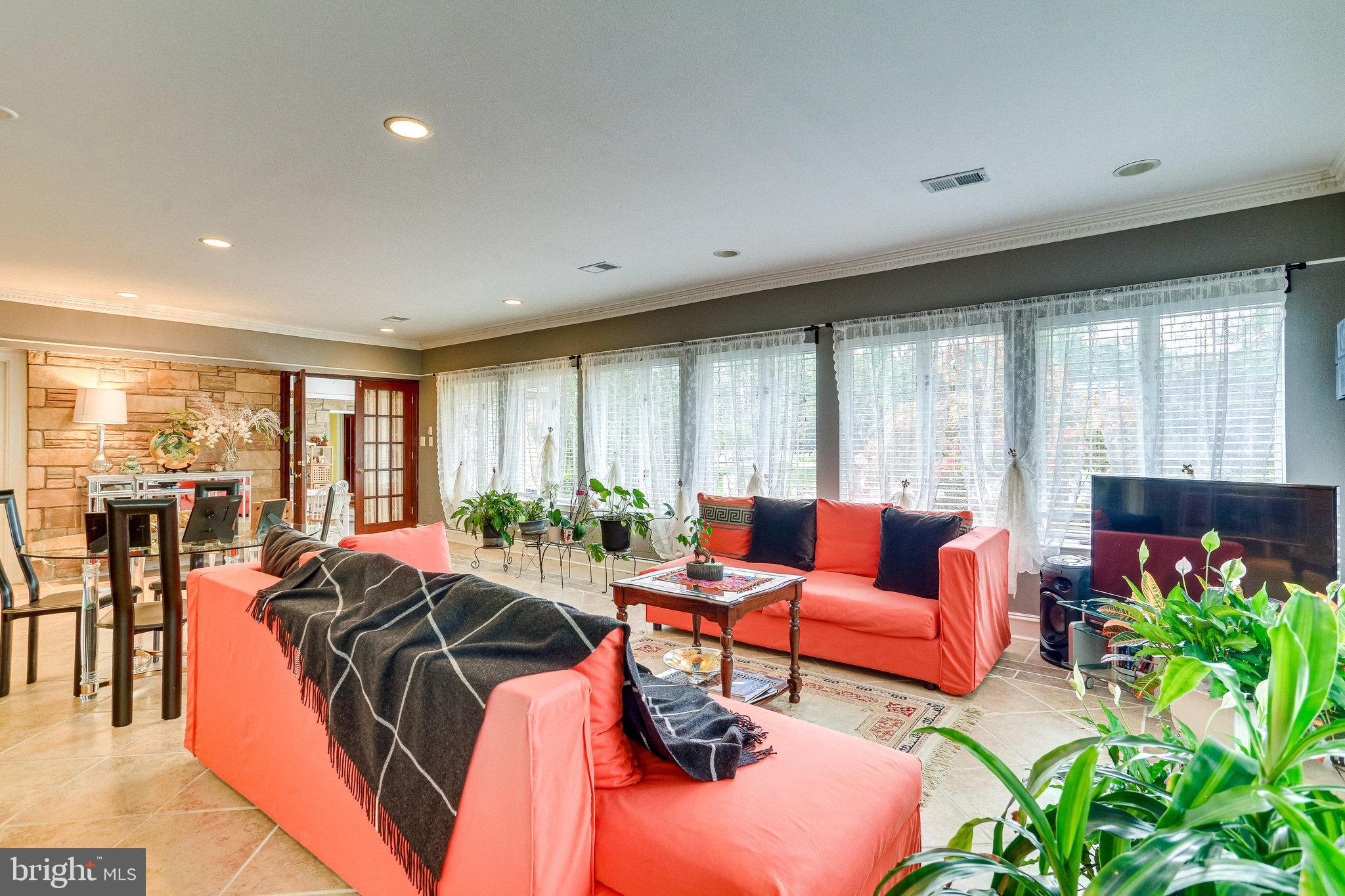 8212 Old Georgetown Road Bethesda, MD 20814 - Photo 22 of 49