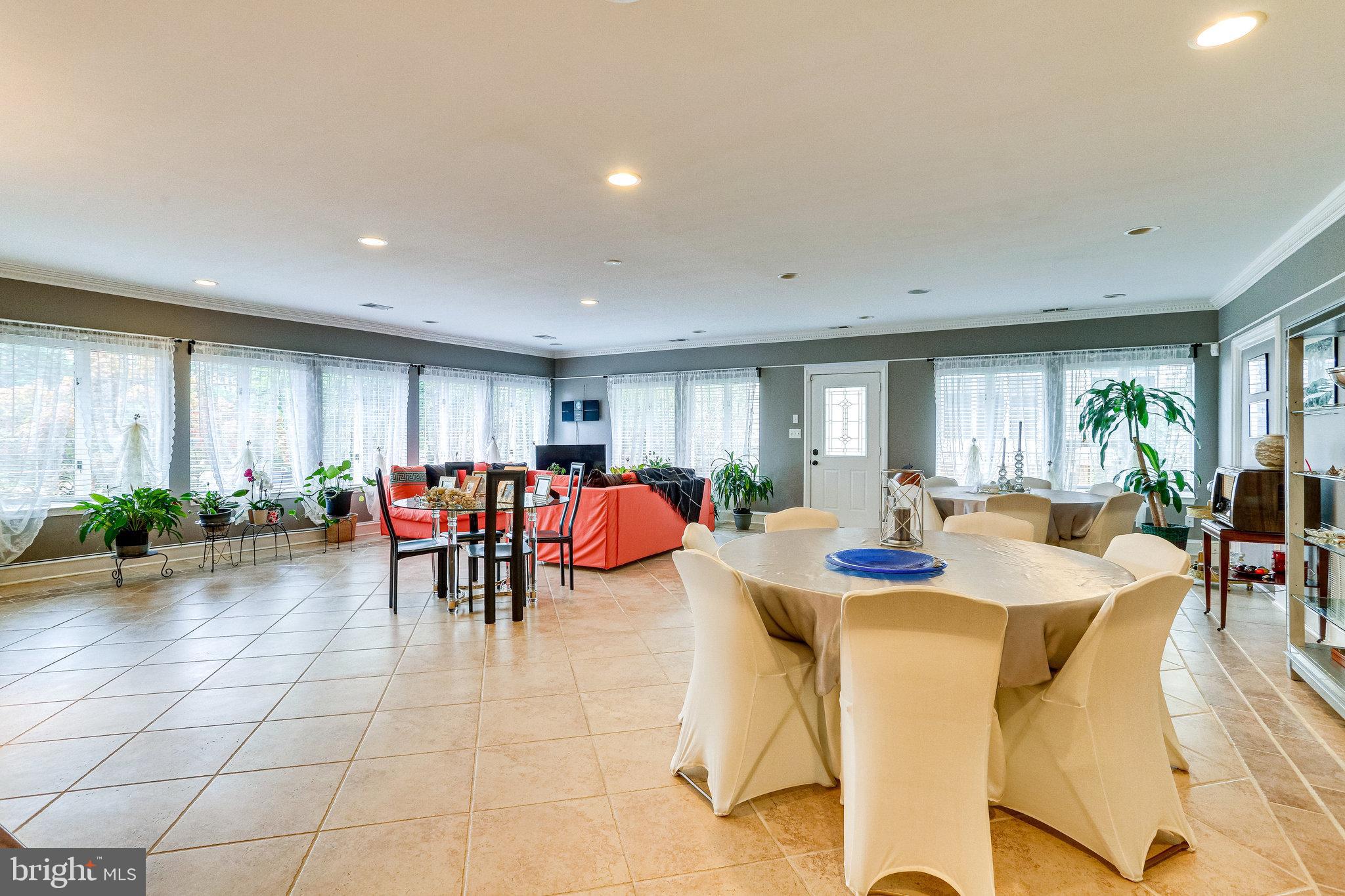 8212 Old Georgetown Road Bethesda, MD 20814 - Photo 23 of 49 Extraordinary walls of natural light