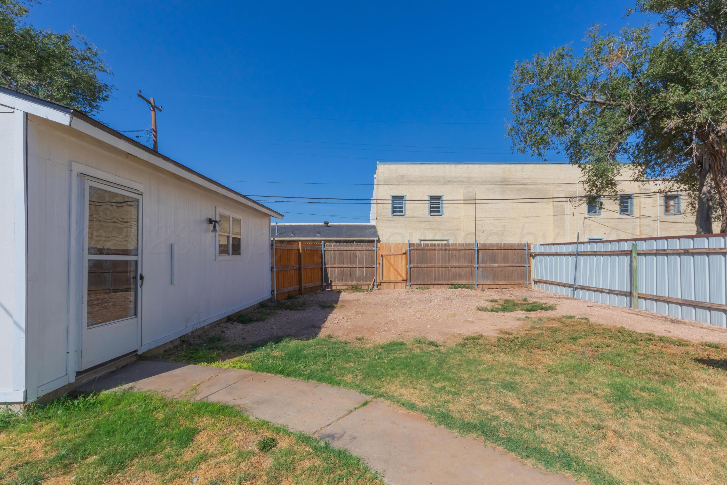 4008 Crockett Street Amarillo, TX 79110 - Photo 31 of 44 BACKYARD VIEW 2