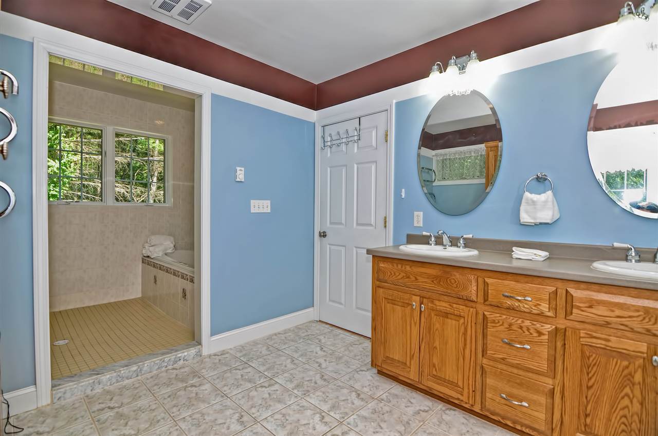55 Lawrence Road Salem, NH 03079 - Photo 27 of 40 Gallery Image 27