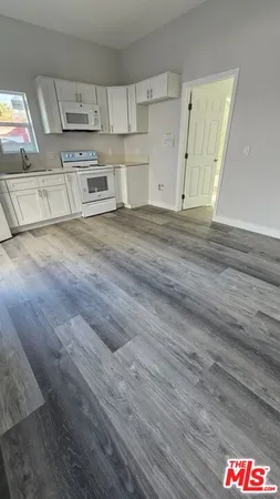 $1,895 | 136 West 99th Street, Unit 136 1/4, Los Angeles, CA 90003