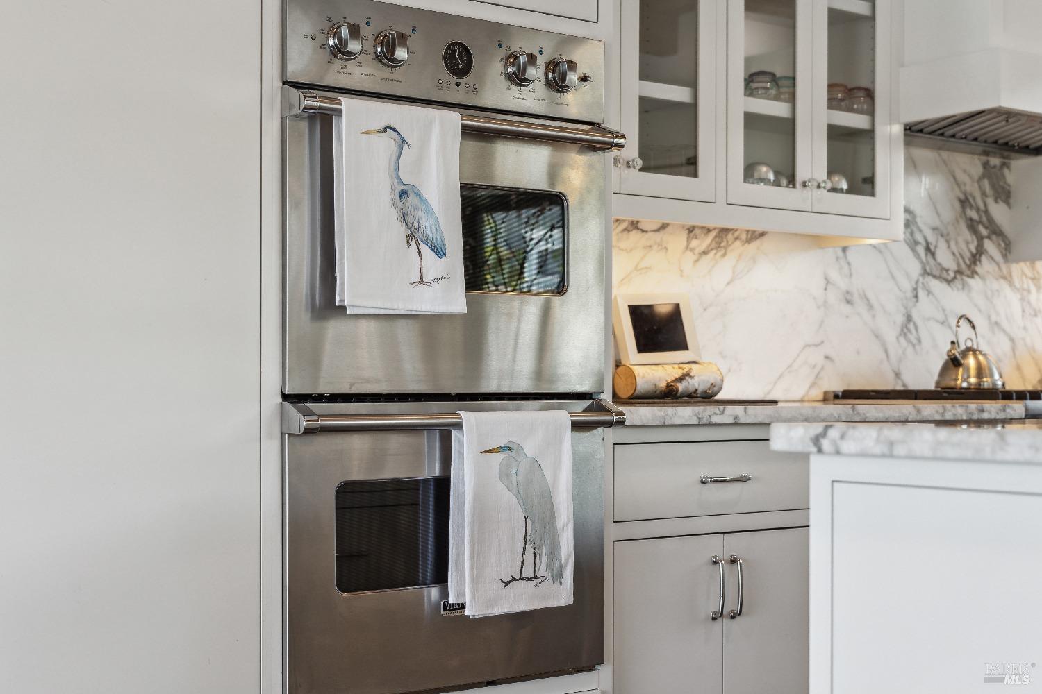 15 Gate 6 1/2 Road Mill Valley, CA 94941 - Photo 10 of 33 a utility room with dryer and washer