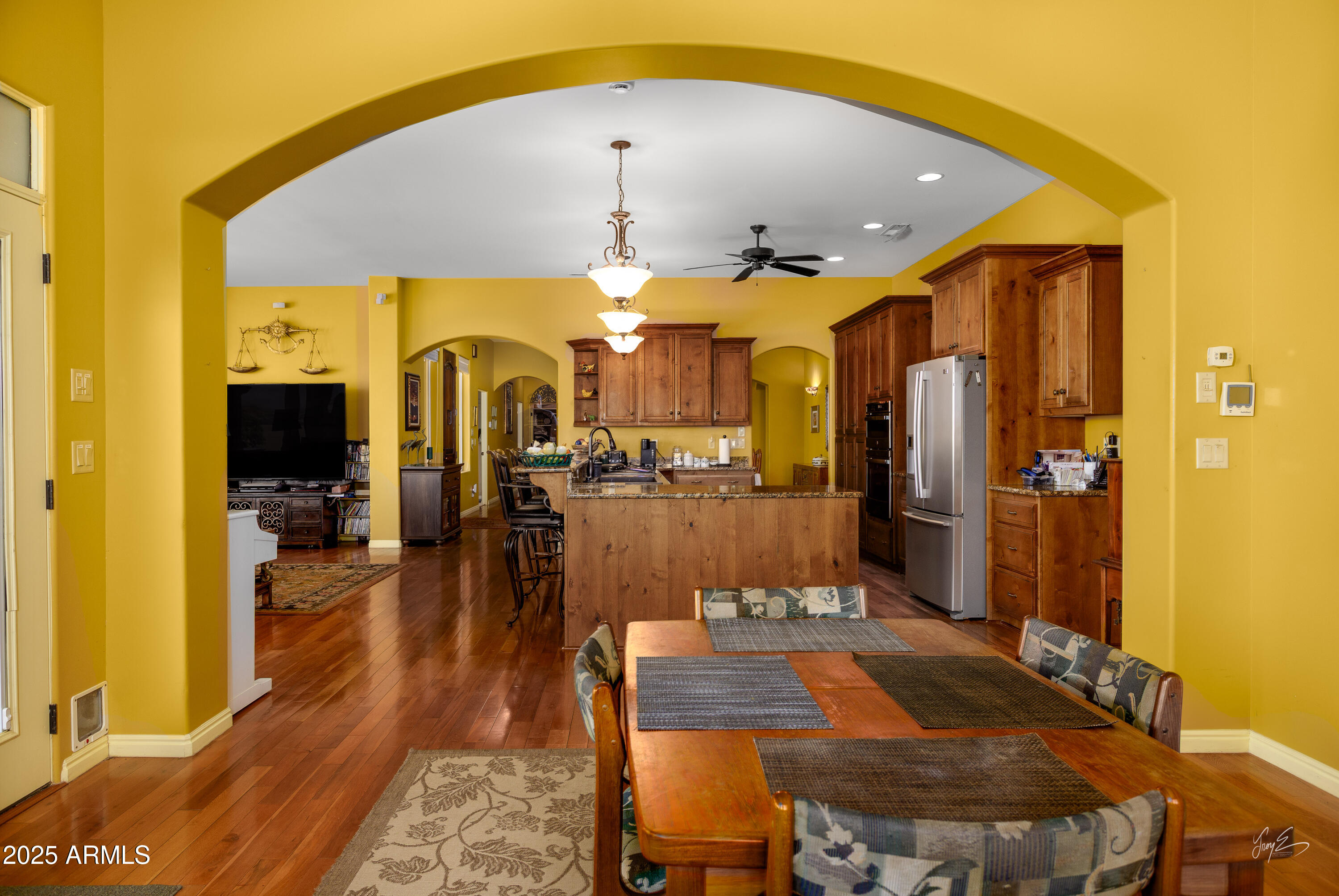 2601 South Frehner Road Littlefield, AZ 86432 - Photo 11 of 32 a view of a living room and bathroom