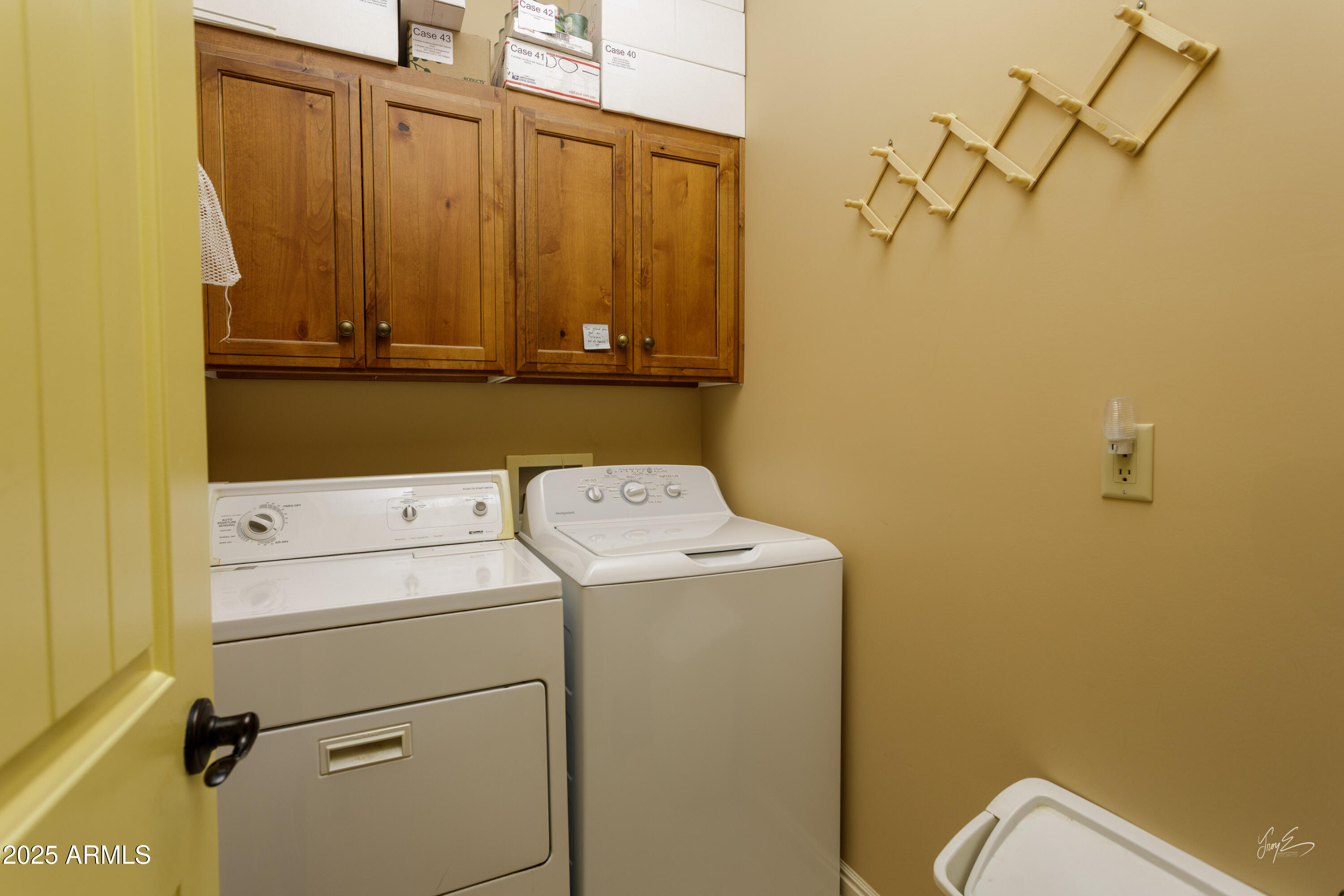 2601 South Frehner Road Littlefield, AZ 86432 - Photo 25 of 32 a utility room with dryer and washer
