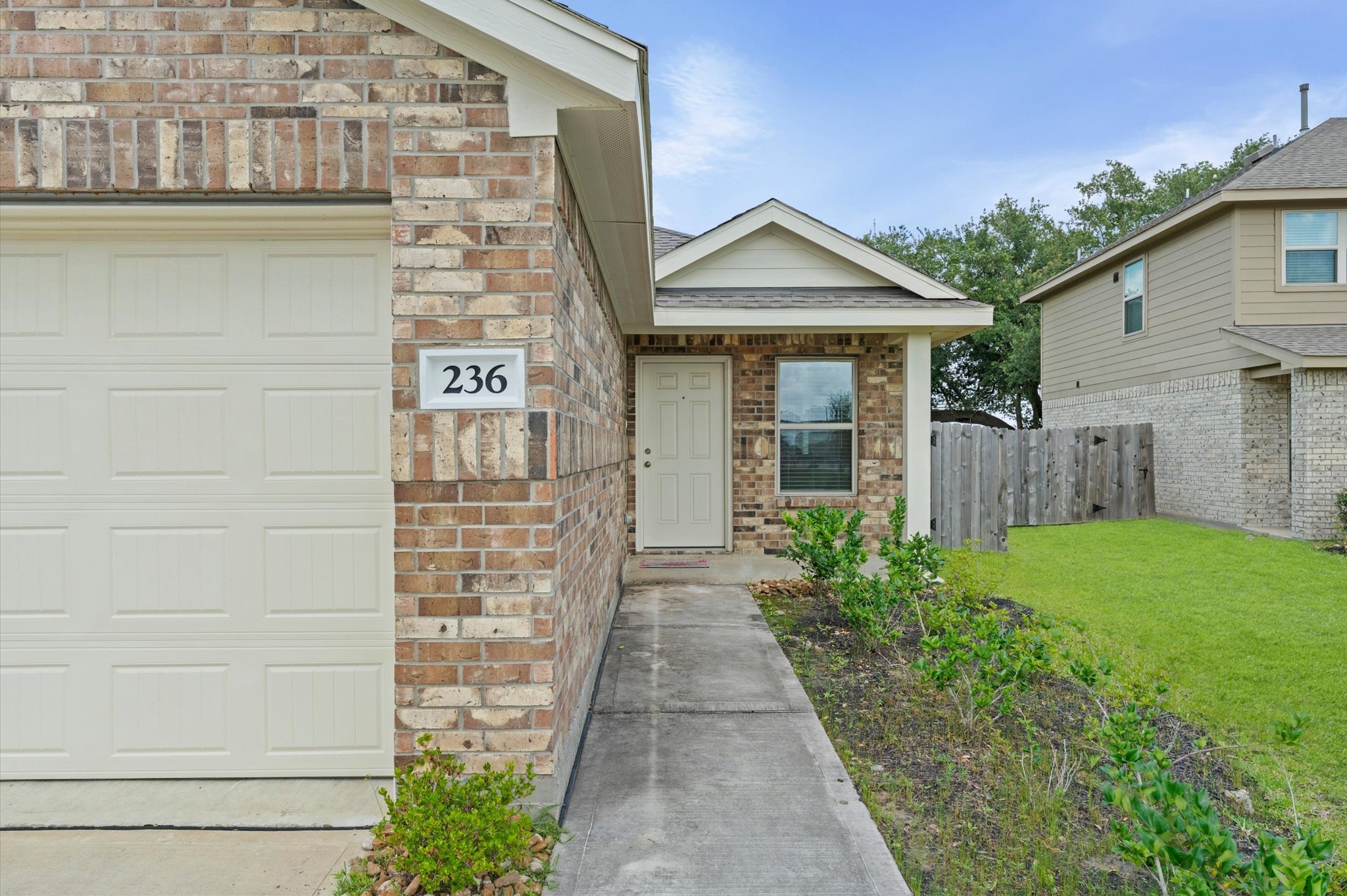 236 Bennett Street Angleton, TX 77515 - Photo 4 of 36