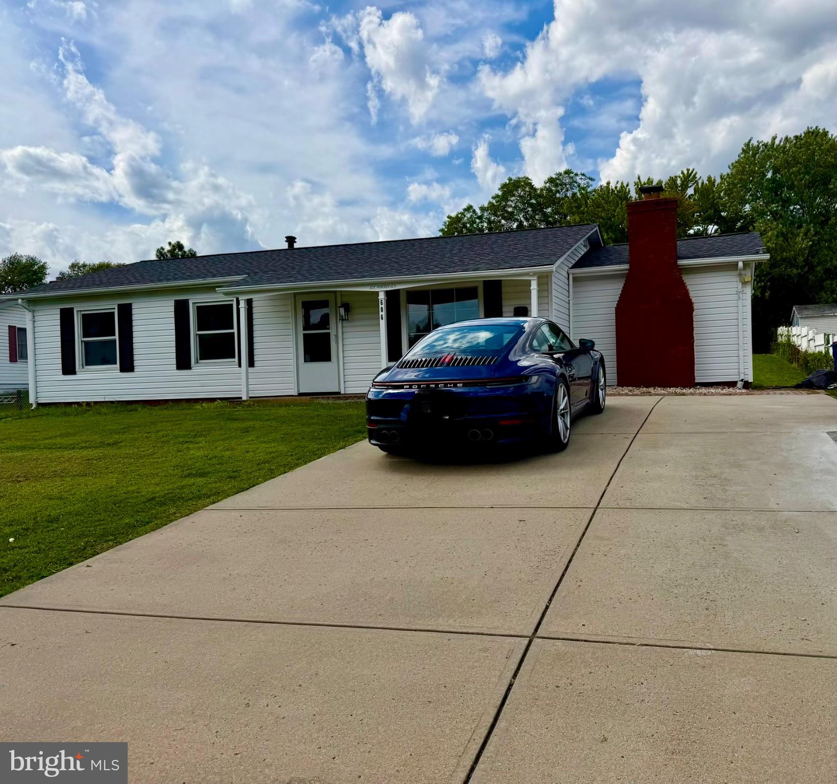 606 West Beech Road Sterling, VA 20164 - Photo 6 of 33 Sleek Concrete driveway