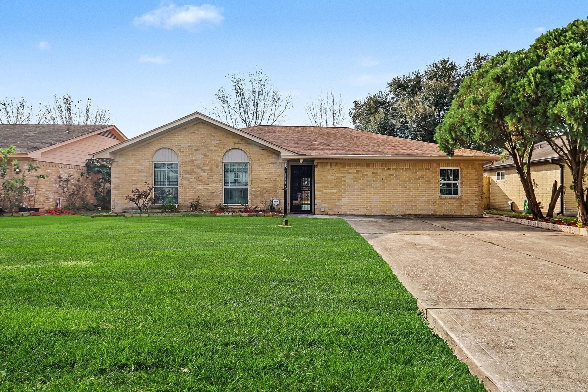 8138 Constellation Lane Houston, TX 77075 - Photo 3 of 16 a front view of house with yard and green space