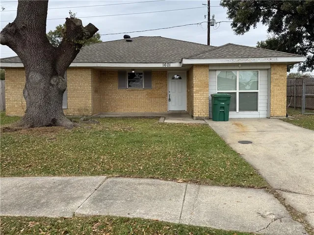 $1,950 | 1601 Yorktowne Drive, Laplace, LA 70068