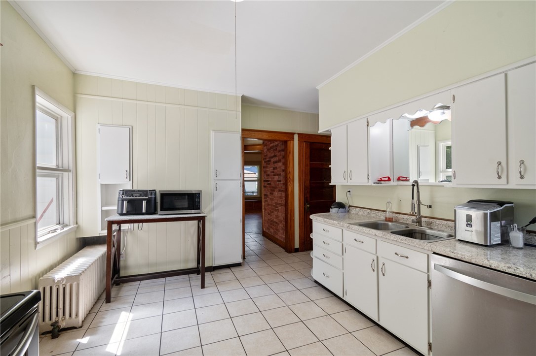 1960 Ridge Road Ontario, NY 14519 - Photo 19 of 43 The LARGE EAT-IN KITCHEN! Even has an ADJACENT LAU