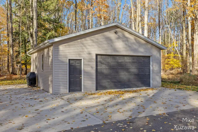 $599,900 | 2417 Cranberry Creek Court, Ravenna, MI 49451