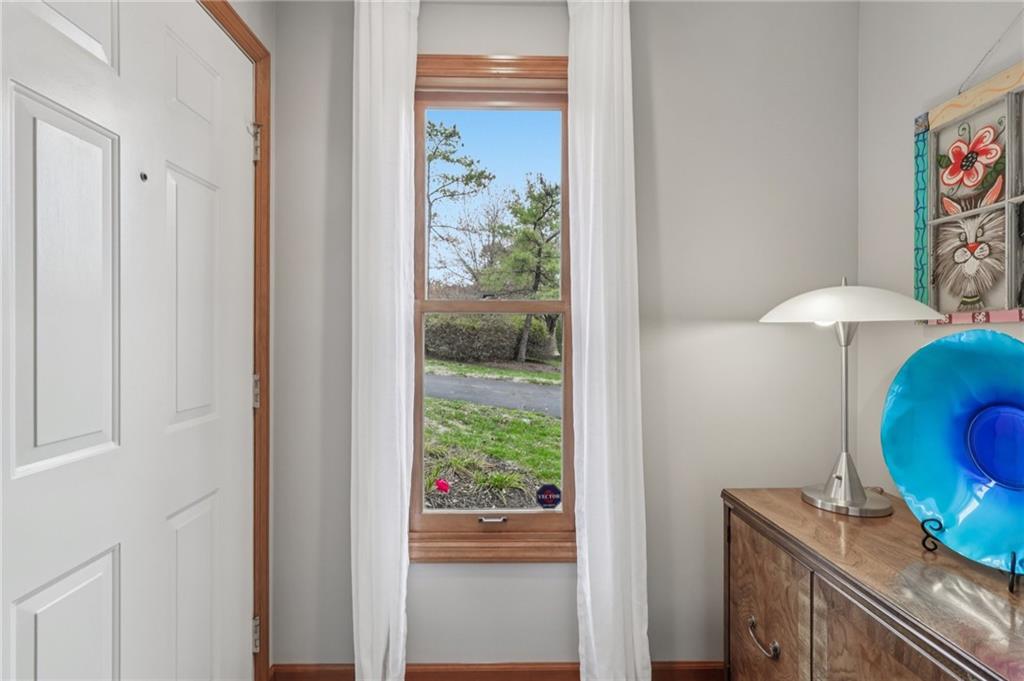 416 Chandler Place Pittsburgh, PA 15212 - Photo 4 of 38