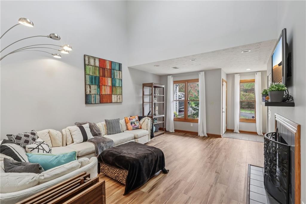 416 Chandler Place Pittsburgh, PA 15212 - Photo 7 of 38 a living room with furniture and a wooden floor