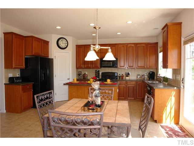 8401 Billingsworth Way Raleigh, NC 27613 - Photo 4 of 12 Gallery Image 4