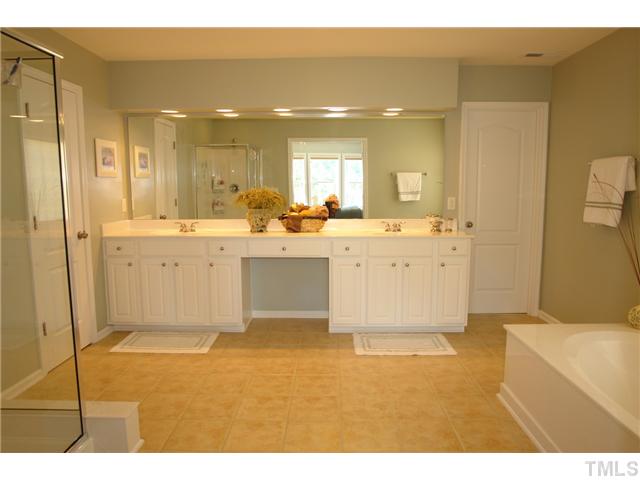 8401 Billingsworth Way Raleigh, NC 27613 - Photo 7 of 12 Gallery Image 7