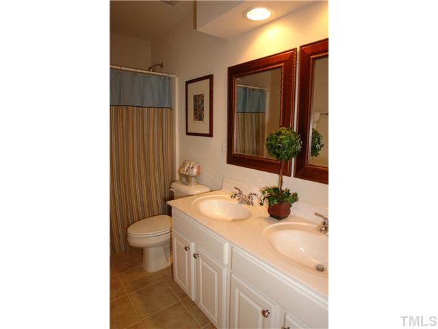 8401 Billingsworth Way Raleigh, NC 27613 - Photo 8 of 12 Gallery Image 8