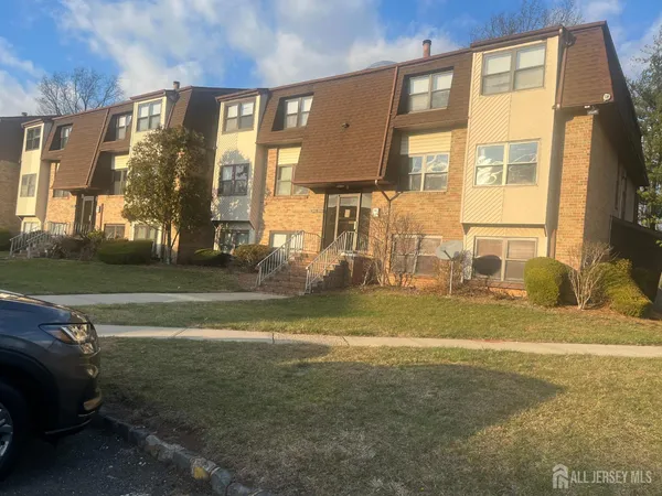 a view of a house with backyard and garden
