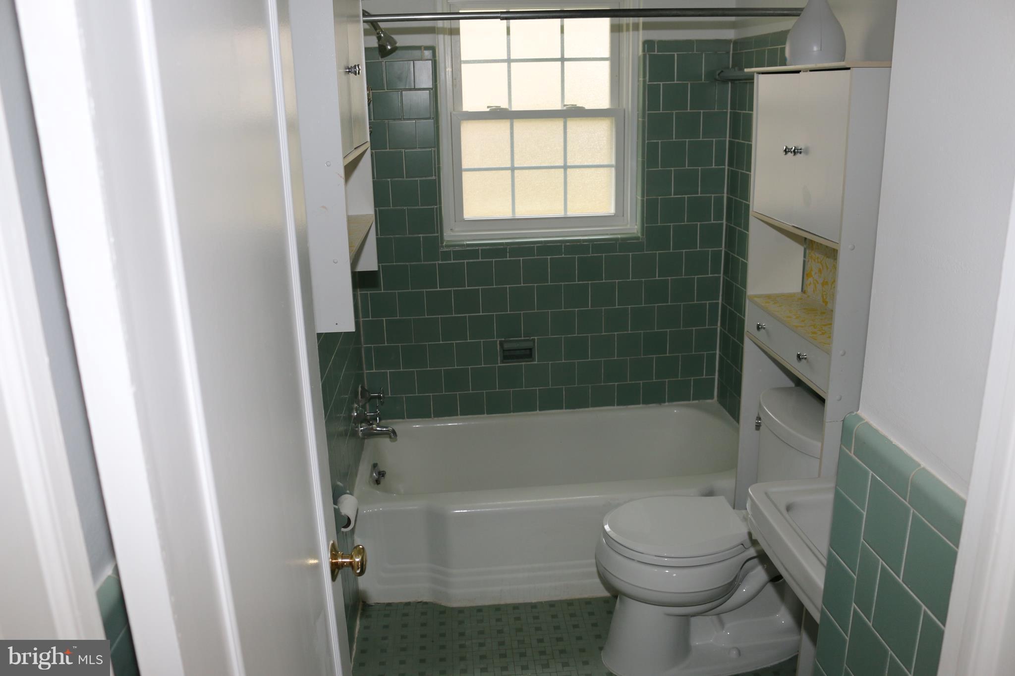 306 Russell Road Alexandria, VA 22301 - Photo 6 of 10 Bath