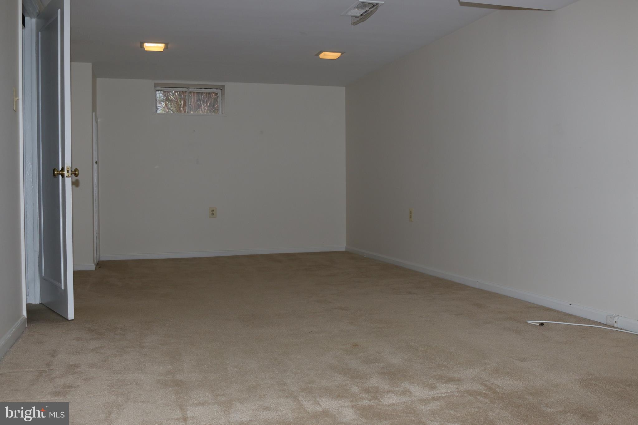 306 Russell Road Alexandria, VA 22301 - Photo 7 of 10 Bath